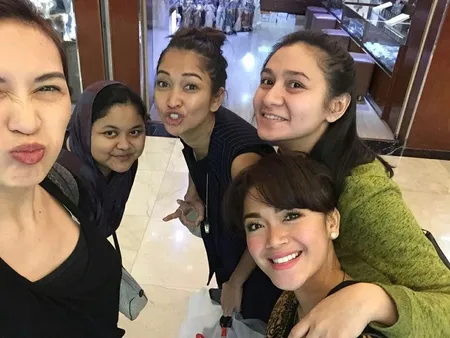 Foto Lama Hilang Diva Nadia Kini Jadi Ibu Satu Anak Berkerudung Kapanlagi Com
