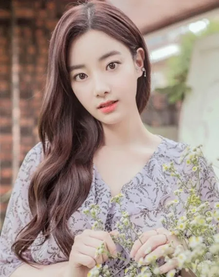 Foto Lee Hyunjoo Eks APRIL yang Diduga Sempat Mencoba Bunuh Diri Karena Dibully, Punya Visual Menggemaskan