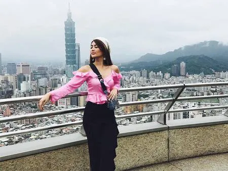 FOTO: Liburan Seru Maria Selena Bersama Gengnya di Kapal Pesiar