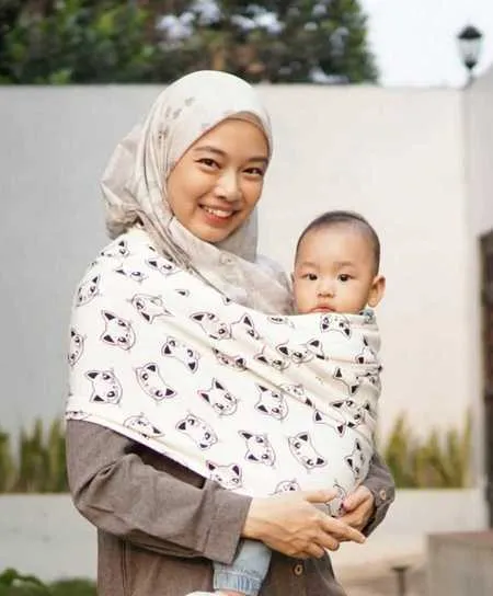 Foto Lindswell Kwok Mantan Atlet Wushu yang Sempat Viral Karena Hijrah, Ibu Cantik dan Solehah