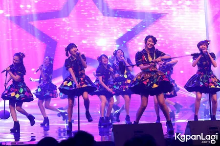FOTO: Lompatan & Rok Terbang JKT48 Bikin Meriah HUT RTV Yang ke-2