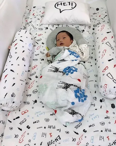 Foto Lucunya Anak Kembar Tutde Dan Sally Ganteng Ganteng Kapanlagi Com