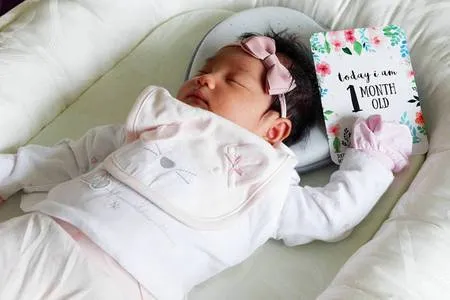 FOTO: Lucunya Baby Alesha, Anak Raya Kohandi Yang Berumur 1 Bulan