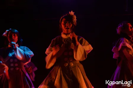 FOTO: Lulus Dari JKT48, Ve Dapat Pelukan Hangat Dari Para Member