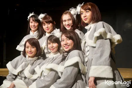 FOTO: Lulus Dari JKT48, Ve Dapat Pelukan Hangat Dari Para Member