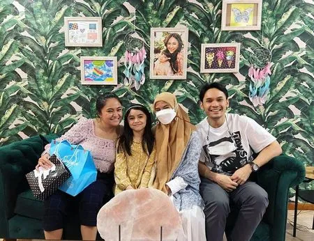 Foto Marshanda yang Penuh Kebahagiaan di Ultahnya yang Ke-32, Heboh di Rumah Bareng Keluarga Tercinta