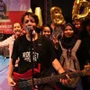 FOTO: Meriahnya Ultah Sweet 17 Rocket Rockers, Panggung Sesak!
