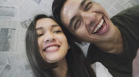 FOTO: Mesra! Senyum Bahagia Dea Imut Berada di Dekapan Sang Pacar