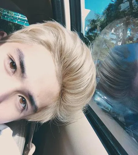 Foto Mirip Oppa Oppa Korea Julian Jacob Ganteng Berambut Silver Kapanlagi Com