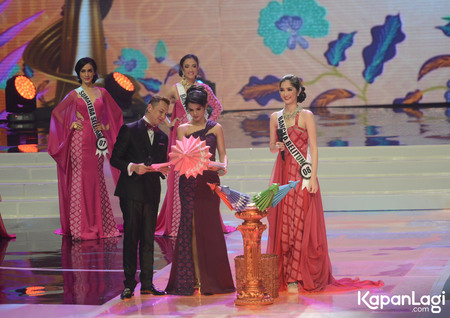 Foto Momen Bahagia Sonia Fergina Raih Gelar Puteri Indonesia 2018 Kapanlagi Com