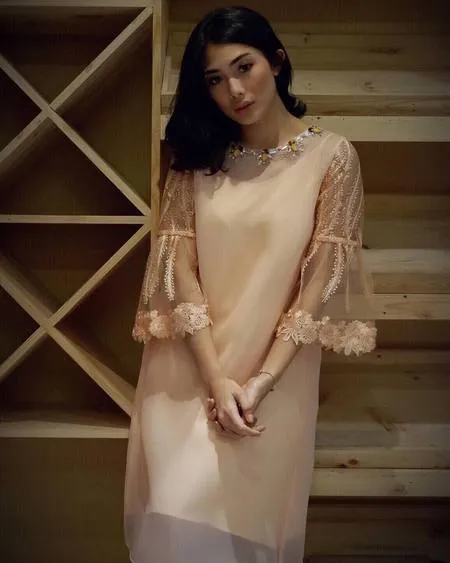 FOTO: Nabila Putri, Presenter 'Waktu Indonesia Bercanda' Yang Hot