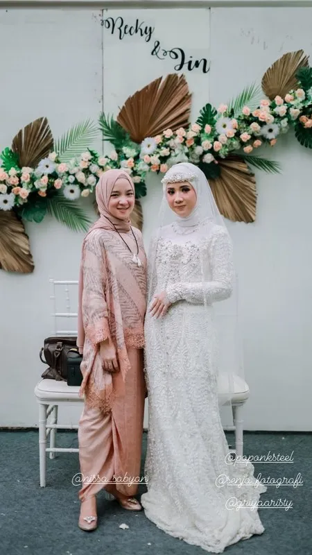 Foto Nissa Sabyan di Pernikahan Kakak, Netizen Malah Salah Fokus ke Perut