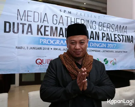 FOTO Opick Berikan Bantuan Musim Dingin Untuk Pengungsi Palestina