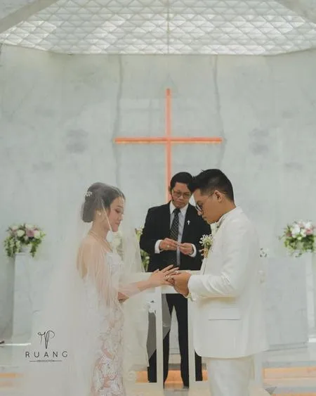 FOTO: Pemberkatan Nikah Felly ex Chibi dan Mario Kacang, Syahdu
