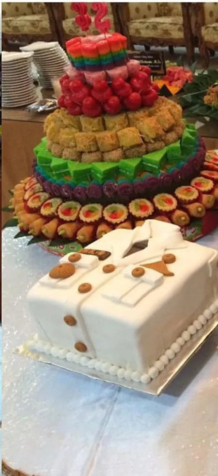 Foto Penuh Kue Di Acara Ultah Emil Dardak Suami Arumi Bachsin Kapanlagi Com