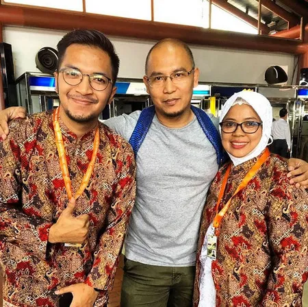 FOTO: Pergi Umrah Bareng Ibu, Ihsan Tarore Diantar Denada