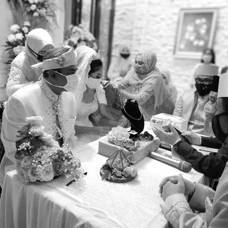 Foto Pernikahan Kedua Qory Sandioriva Dipersunting Pilot Duda Gagah Tak Dihadiri Ramon Y Tungka Kapanlagi Com