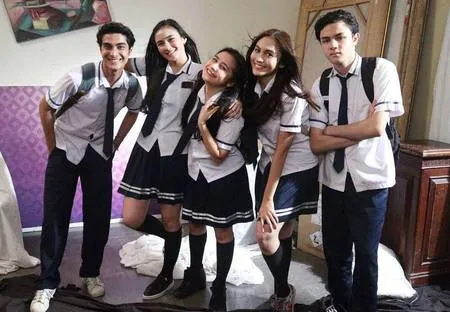 Foto Perpisahan Prilly Latuconsina Peluk Manja Shawn Adrian Kapanlagi Com