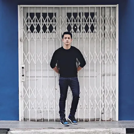 Foto Pesona Ganteng Billy Davidson Dengan Gaya Simple Tapi Kece Kapanlagi Com