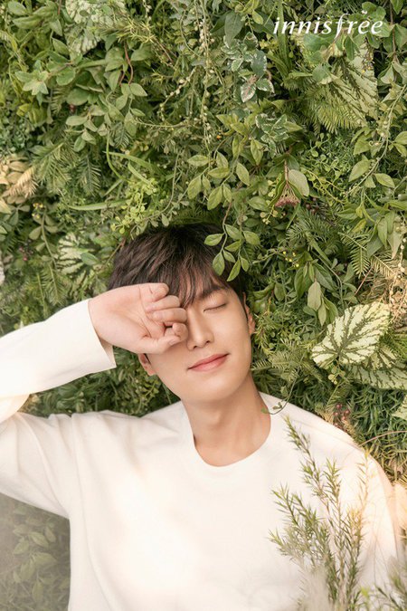 Foto Pesona Lee Min Ho Di Photoshoot Innisfree Ganteng Mulus
