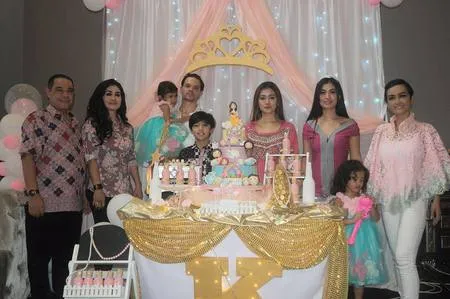 FOTO: Pesta Ultah Keponakan Jupe, Serba Pink & Dihadiri Artis Top