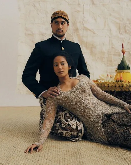 Foto Post Wedding Tara Basro Dan Daniel Adnan Dengan Baju Pengantin 4 Adat Cakep Berkacamata Saat Pakai Kebaya Kapanlagi Com