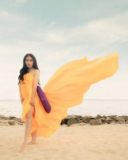 Foto Prilly Latuconsina Secantik Kupu Kupu Dalam Pemotretan Terbaru Disebut Mirip Bintang Bollywood Kajol Kapanlagi Com