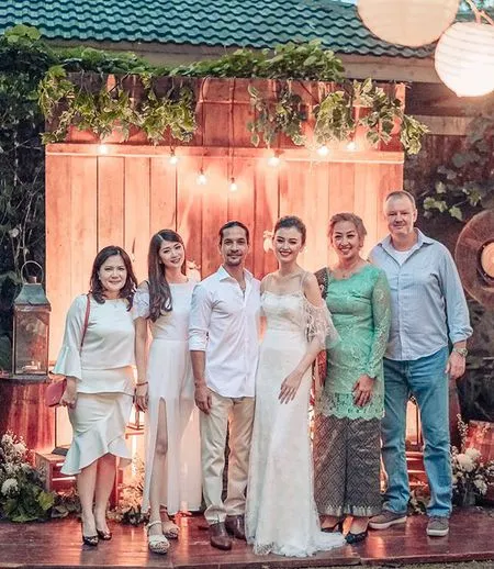 Foto Resepsi Pernikahan Kimberly Ryder Edward Akbar Manis Kapanlagi Com Foto Resepsi Pernikahan Kimberly Ryder Edward Akbar Manis Kapanlagi Com