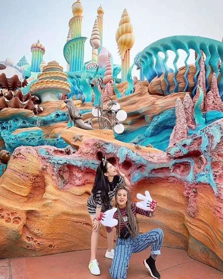 Foto Rica Andriani Yang Viral Gara Gara Resepsi Di Tengah Pandemi Corona Bersama Awkarin Dan Duta Corona Sarah Gibson Kapanlagi Com