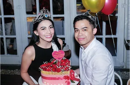 Foto Romantisnya Saat Kezia Karamoy Pacar Rayakan Anniversary Kapanlagi Com