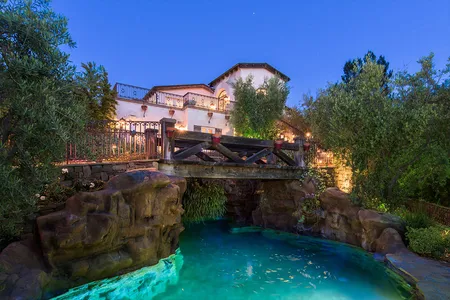 FOTO Rumah Eva Longoria Dijual Seharga Rp 142 M, Semewah Apa Sih?