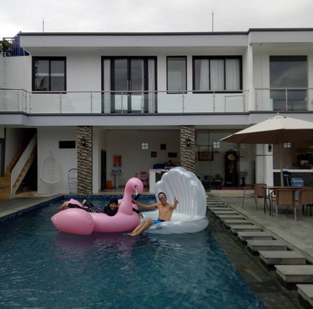 Foto Rumah Selebriti Ini Punya Spot Asik Buat Metime Kapanlagi Com