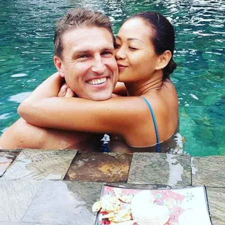 18 September 2011 silam, Indah Kalalo dinikahi oleh sang kekasih yang berdarah Australia bernama Justin Werner. Karena mereka menikah di Indonesia dan Indah memeluk keyakinan berbeda, pria berwajah mirip Tom Cruise itupun memutuskan untuk mualaf. Prosesi mualaf dilakukan Justin sebelum menikah, tepatnya di Masjid Sunda Kelapa. Iapun menambahkan Ibrahim sebagai nama depannya. Kini mereka tengah hidup bahagia di Bali dan telah dikaruniai 3 orang buah hati.