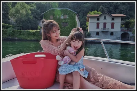 Foto Sederet Gaya Lucu Gempi Saat Liburan Ke Eropa Nggemesin Kapanlagi Com