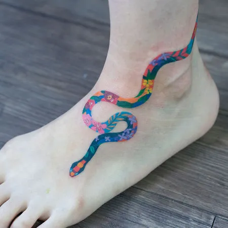 Foto Seniman Asal Korea Ini Membuat Tattoo Ular Yang Beda Banget M Kapanlagi Com