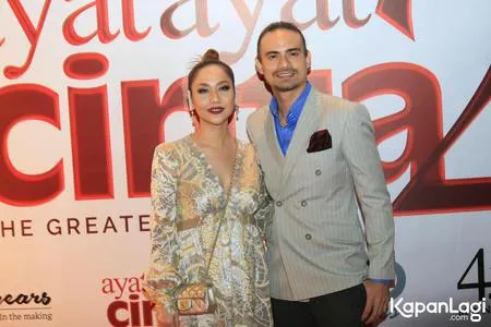 Foto Serasi Deretan Pasangan Seleb Di Premiere Ayat Ayat Cinta 2 Kapanlagi Com Foto Serasi Deretan Pasangan Seleb Di Premiere Ayat Ayat Cinta 2 Kapanlagi Com