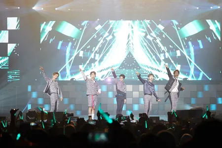 Foto: SHINee Konser di Jakarta, Ganteng dan Bikin Shawol Happy