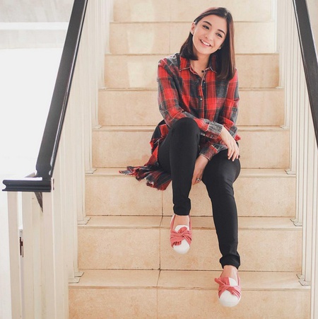 Foto So Stunning Chelsea Olivia Si Mama Muda Dengan Gaya Stylish Kapanlagi Com