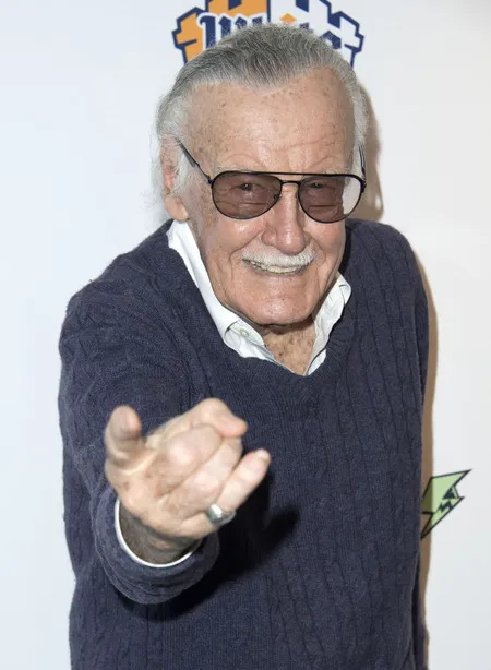 FOTO: Stan Lee Meninggal, Walk of Fame Miliknya Dipenuhi Bunga