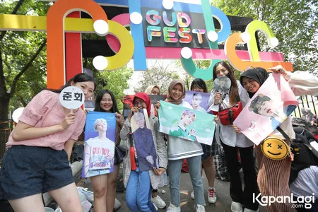 FOTO: Suasana Fans iKON di GUDFEST yang Rela Antri Sejak Pagi Demi Idola