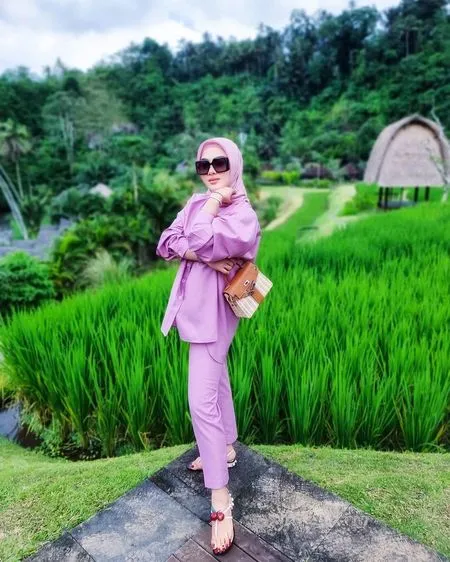 Foto Syahrini Liburan Bareng Suami dan Adik, Setelah dari 'Sawah' Naik Pesawat Pribadi Mewah
