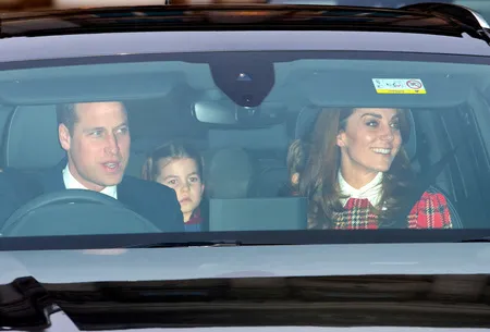 FOTO: Tak Perlu Bantuan Sopir Kerajaan, Kate Middleton - Pangeran William Tinggalkan Istana Buckingham & Setir Mobilnya Sendiri