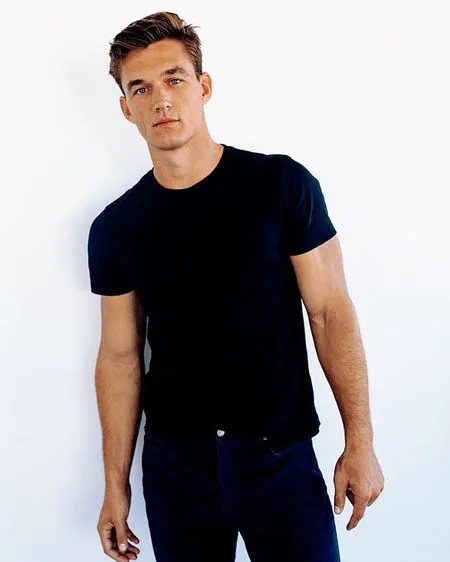 FOTO: Tyler Cameron, Model Ganteng & Seksi yang Diduga Pacar Baru Gigi Hadid