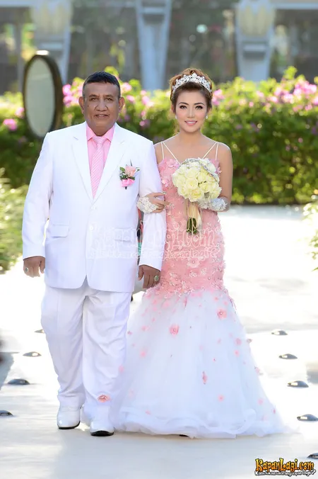 Foto Ucap Janji Suci Bella Shofie Suryono Saling Cium Mesra Kapanlagi Com Foto Ucap Janji Suci Bella Shofie Suryono Saling Cium Mesra Kapanlagi Com