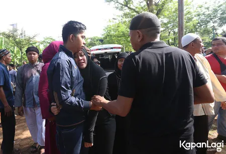 Foto Wujudkan Mimpi Ibu Ini Putra Gagah Tukul Arwana Yang Polisi Kapanlagi Com