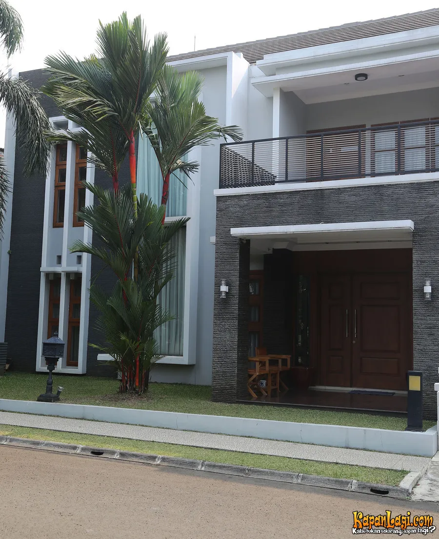 Fantastisnya Rumah Calvin Jeremy, Nyaman dan Penuh Wine 