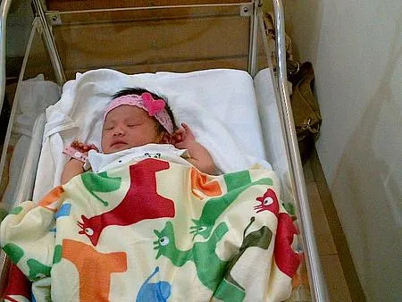 Foto-Foto Lucunya Anak Pertama Posan Tobing