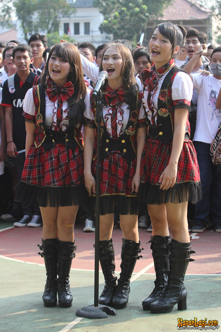 Foto JKT48 Nyanyikan Lagu Nasional Bersama Fans : JKT48 