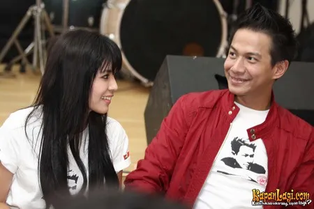 Delon Ft Yeslin Wang Sejauh Apapun Album