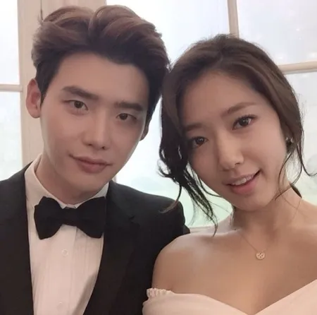 Gak Pernah Absen Upload Foto Berdua Bareng Lawan Mainnya, Aktor Lee Jong Suk Paling Cocok Sama Siapa?